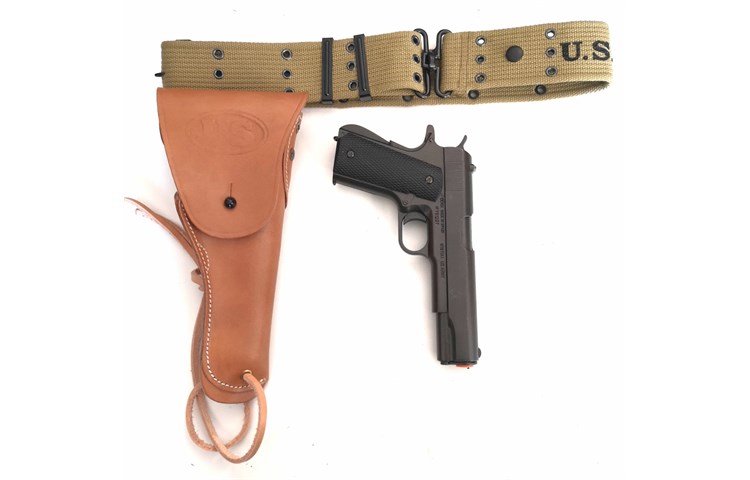  Cinturone con Fondina in Cuoio e Pistola Colt 1911 